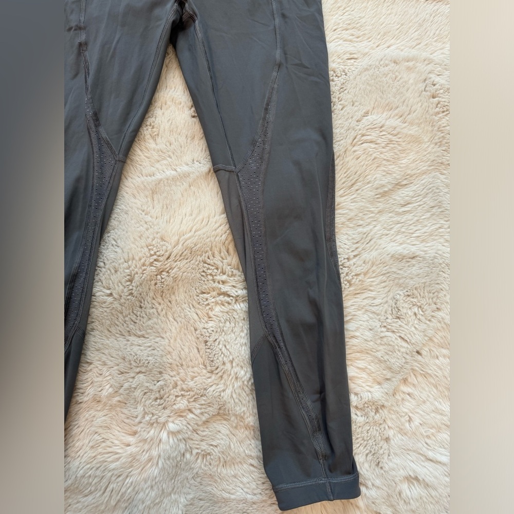 Lululemon Mesh In Movement 7/8 Tight Size 8 - image 2